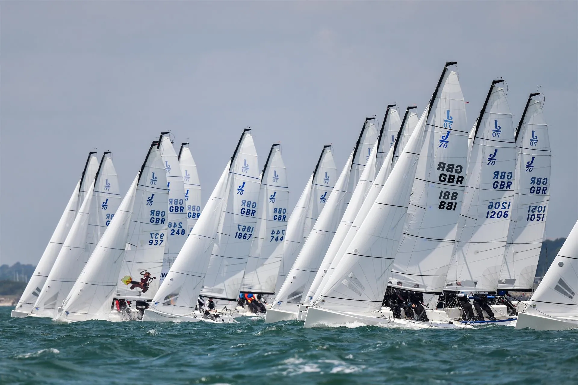 ヨシノシェイプ　1TRACKER Ready to roll: J/70 UK Grand Slam Series begins