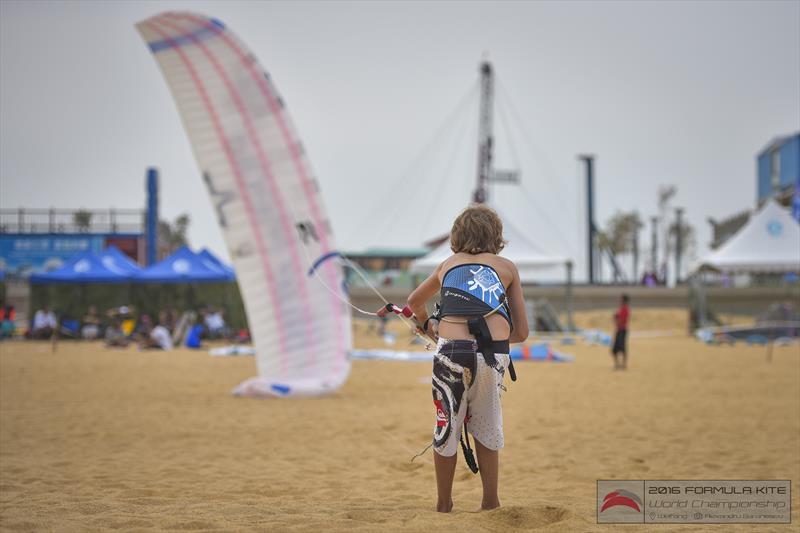 No wind again on day 4 of the IKA Formula Kite World Championship - photo © Alexandru Baranescu