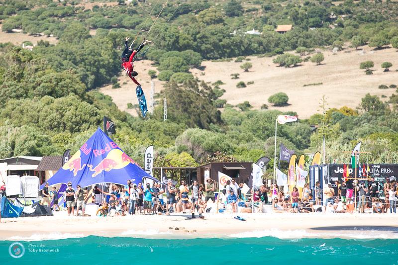 Frenchman Antonin Rangin registering a stack of board-off points at the start of the comp - photo © Toby Bromwich