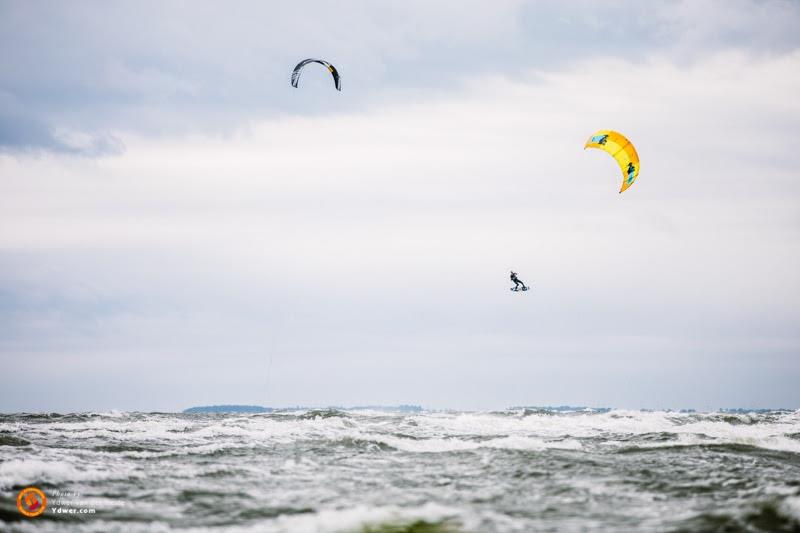 Lewis sending one of his many kite loop variations that saw him strongly advance - photo © Ydwer van der Heide
