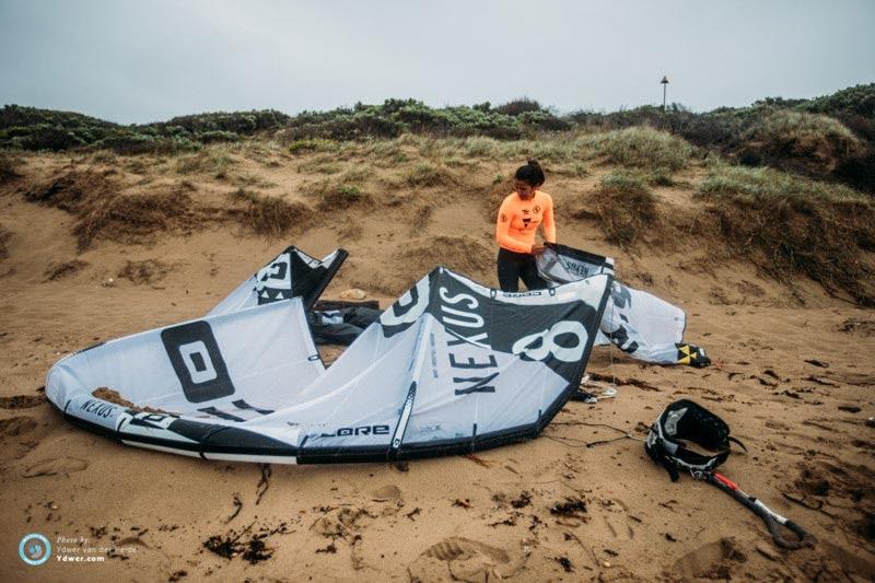 Charlotte rigging up before her opening single eliminations heat - 2018 GKA Kite-Surf World Tour Torquay - photo © Ydwer van der Heide