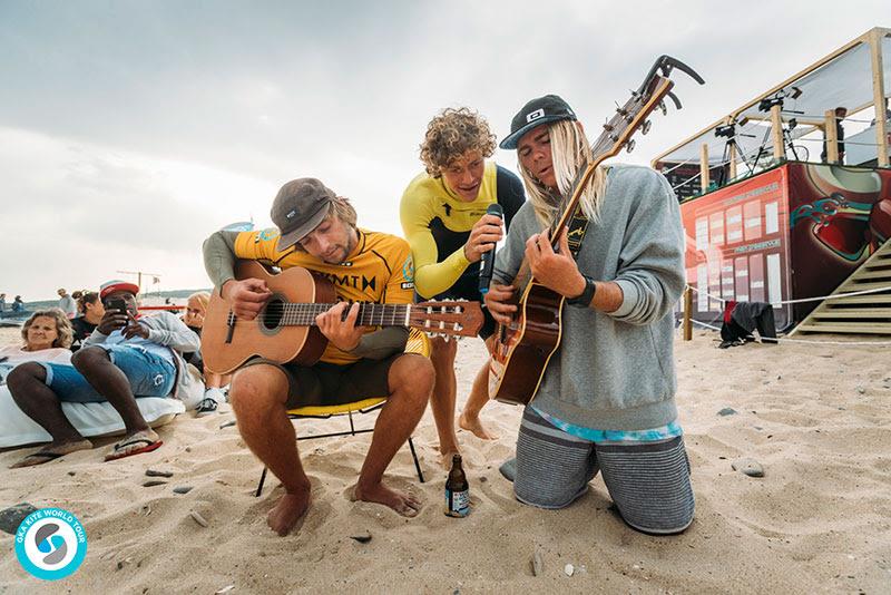 The Ozzie and Willow show - GKA Kite World Cup Tarifa 2019 - photo © Ydwer van der Heide