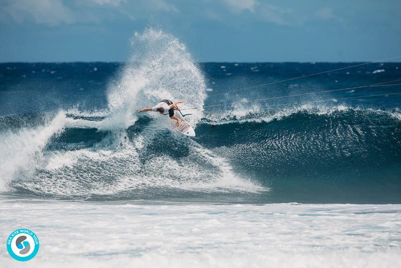 Pucker up - Carew's coming in hot - 2019 GKA Kite World Cup Mauritius, final day - photo © Ydwer van der Heide