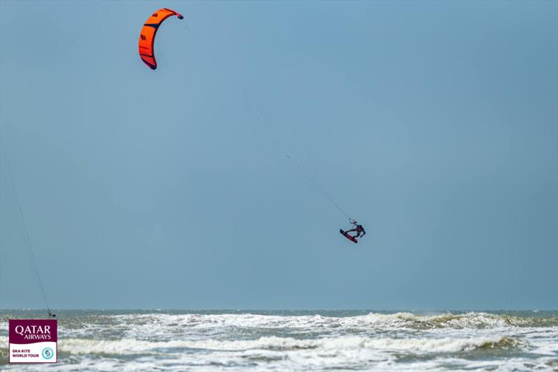 Posito Martinez displayed pure strength and amplitude in his riding - GKA Freestyle-Kite World Cup Colombia day 2 photo copyright Andre Magarao taken at  and featuring the Kiteboarding class