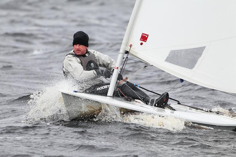 Graham Tinsley  in strong winds at Yorkshire Dales - photo © Paul Hargreaves