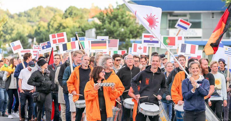 Accompanied by the Samba school Kiel, the participants on Wednesday evening at the Laser Standard & Radial U-21 Worlds Opening Ceremony - photo © www.segel-bilder.de