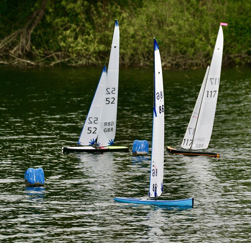 Bob Pearson STARKERS 2 (59) leading at the windward & spreader marks during the M&S District Marblehead Championship at Guildford photo copyright Gillian Pearson taken at Guildford Model Yacht Club and featuring the Marblehead class