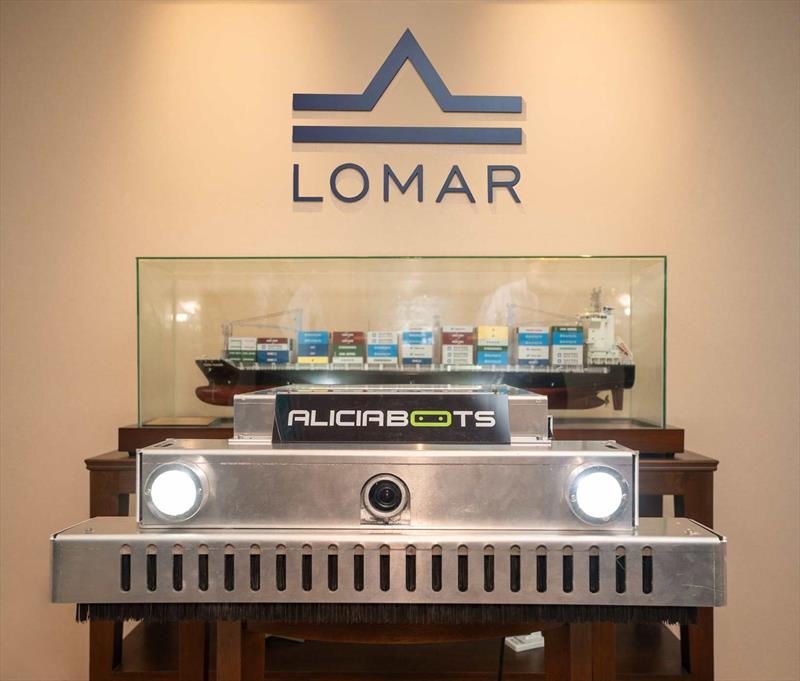 Alicia Bots Robot - photo © Lomar