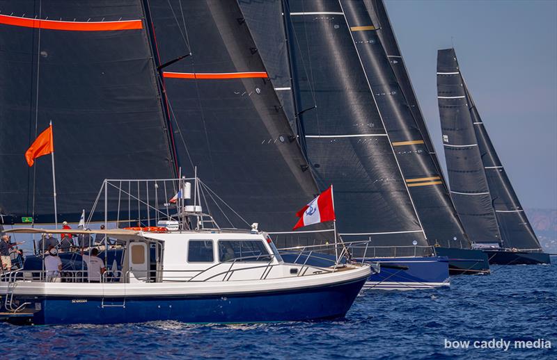 Maxi Division 1 gets away finally - photo © Bow Caddy Media