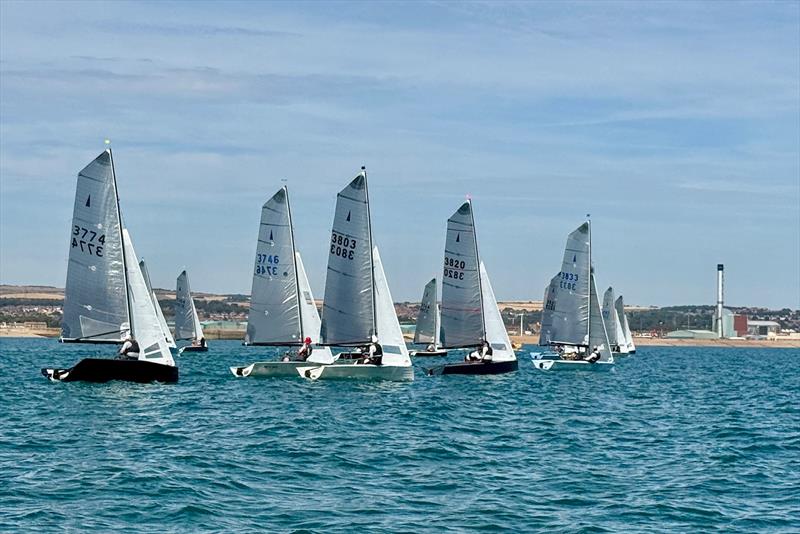 Finding a lane - Silver Tiller at Shoreham - photo © Rob Rattray