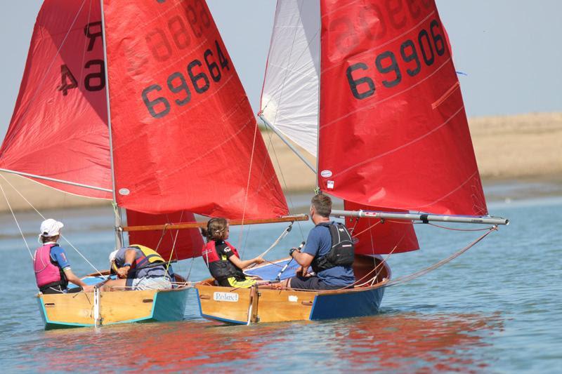 Three generations of the Goodwin family battle it out in the Mirrors - left to right Kaya Nawrot with grandfather Malcolm Goodwin and Anna Goodwin with father Clive - photo © William Stacey