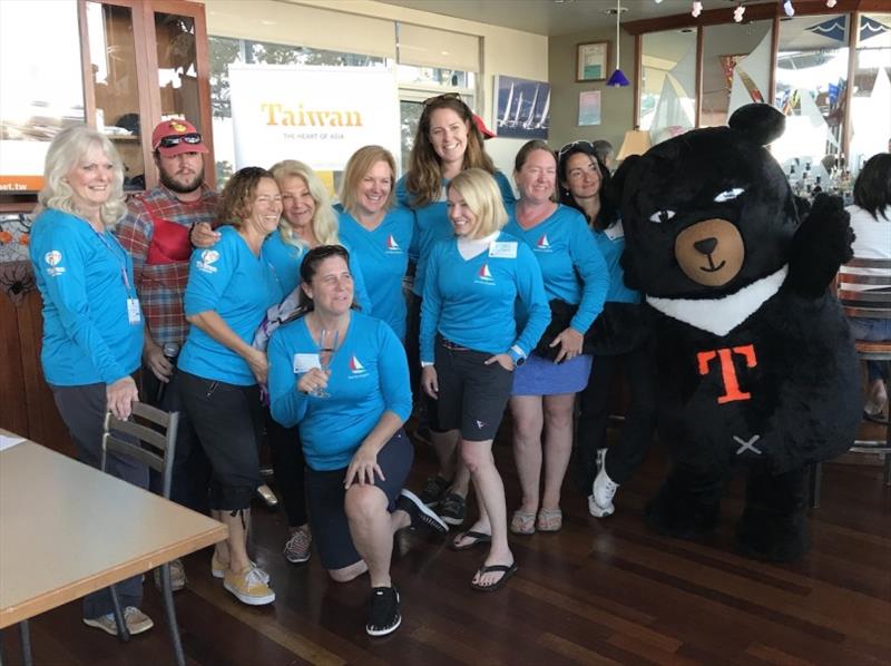 Winnie Kelly & Andrew Lorenzen pose with winners of spinnaker division Squirrel: Mara Guttman, Joan Byrne, Lisa Anderson, Karen Clarkson-Colombo, Collette Meyers, Elizabeth Little, Angie Liebert, Graziella Solinas, and O'Bear - 2018 Red Bra Regatta - photo © Kara Hugglestone / Sail Couture