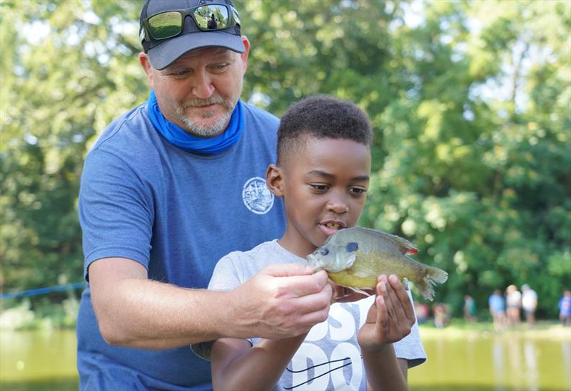 Dave Coleman, business manager of Ironworkers Local 10 and a key event organizer, volunteered with fellow union building trades members at the event - photo © Union Sportsmen's Alliance