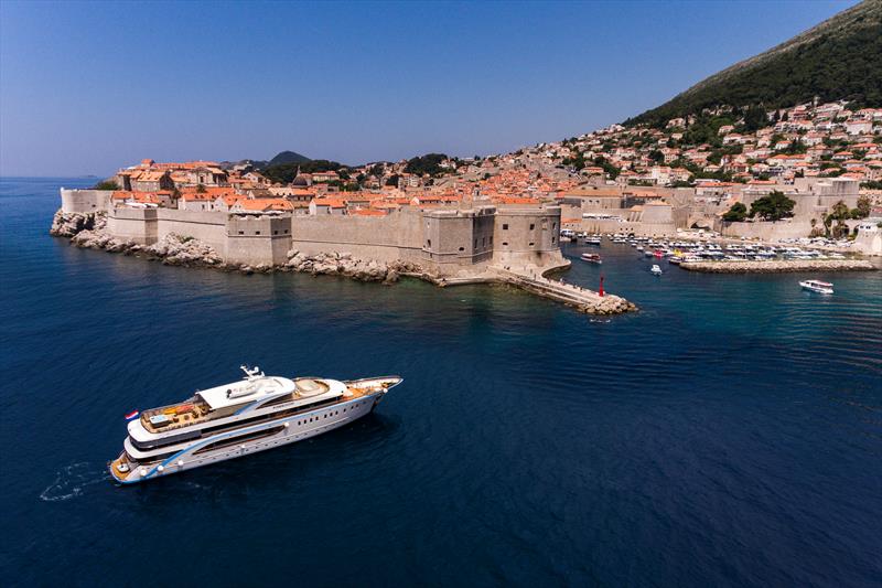 Freedom approaching Dubrovnik - photo © Goolets.net