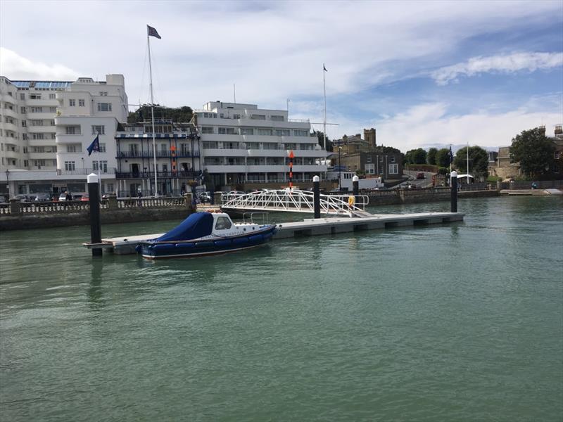 Cowes - photo © RLYC London landing