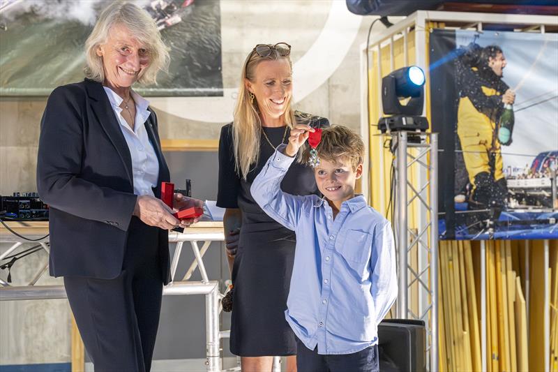 Catherine Chabaud presented Oscar, 9 years old, with the Légion d'honneur medal - photo © Olivier Blanchet / Disobey