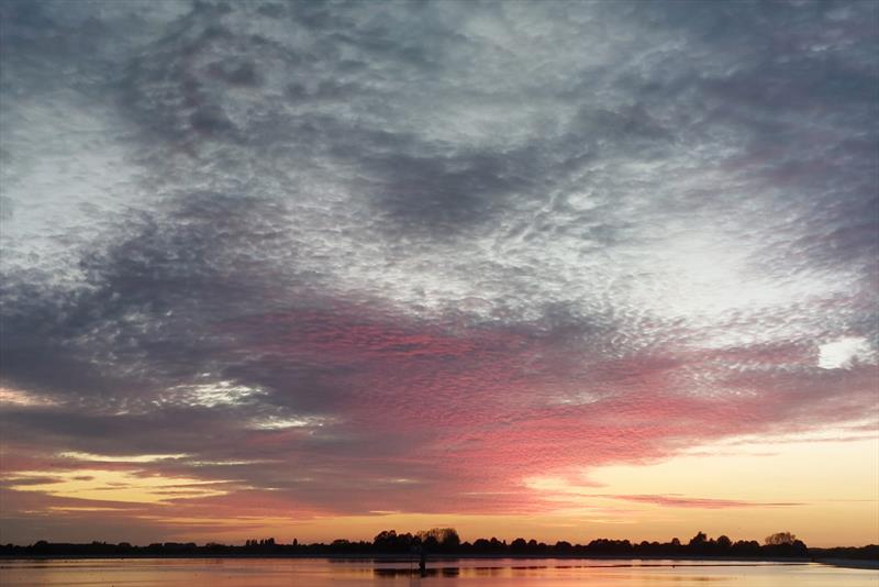 Sunset over Farmoor Reservoir - photo © Mark Stockbridge