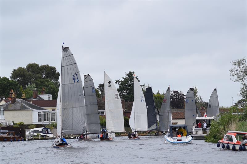 Iconic scenes from the Three Rivers Race - photo © Holly Hancock