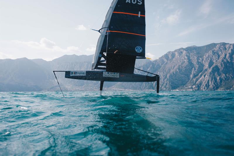Tom Slingsby wins the 2021 Moth Worlds photo copyright Atila Madrona / North Sails taken at Fraglia Vela Malcesine and featuring the  class
