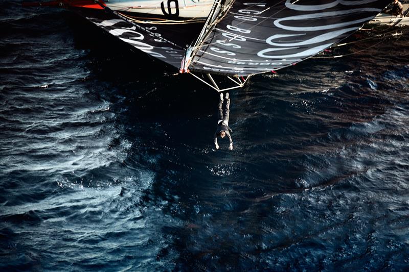 The Mast Walk by Alex Thomson - photo © Mark Lloyd / www.lloydimages.com