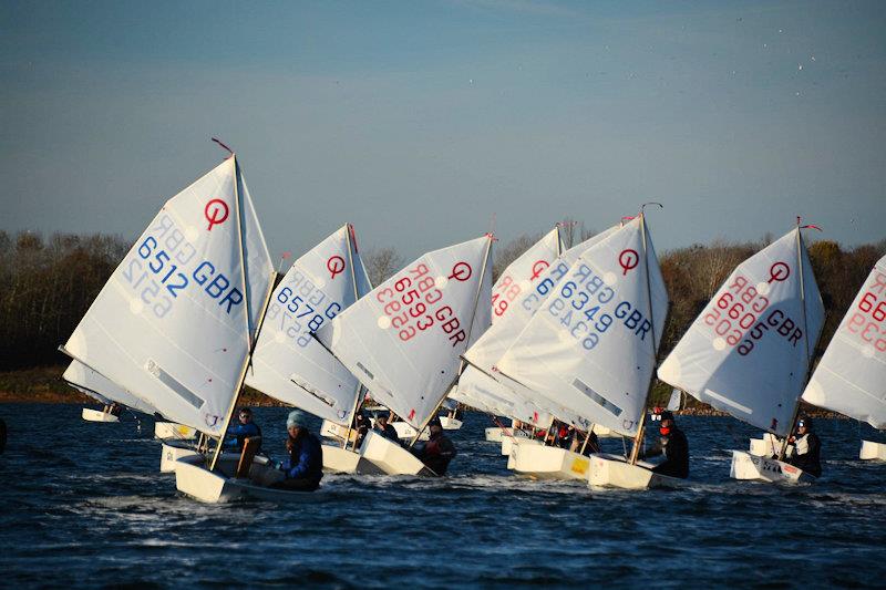 Nia Byrne leading a group down to the gate in race 3 - IOCA Optimist Winter Championships at Draycote - photo © Stephen Wright