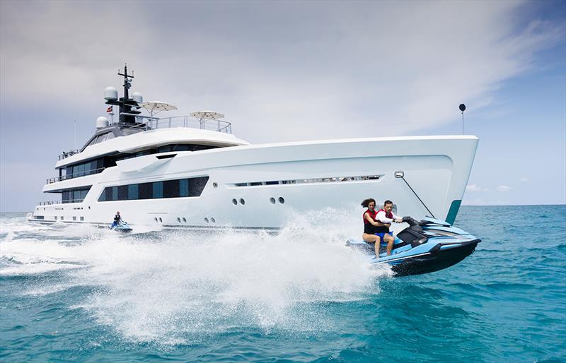 Amels 60 Entourage - photo © Guillaume Plisson