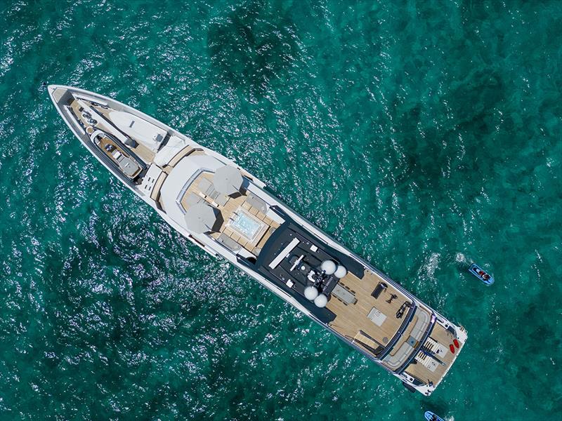 Amels 60 Entourage - photo © Guillaume Plisson