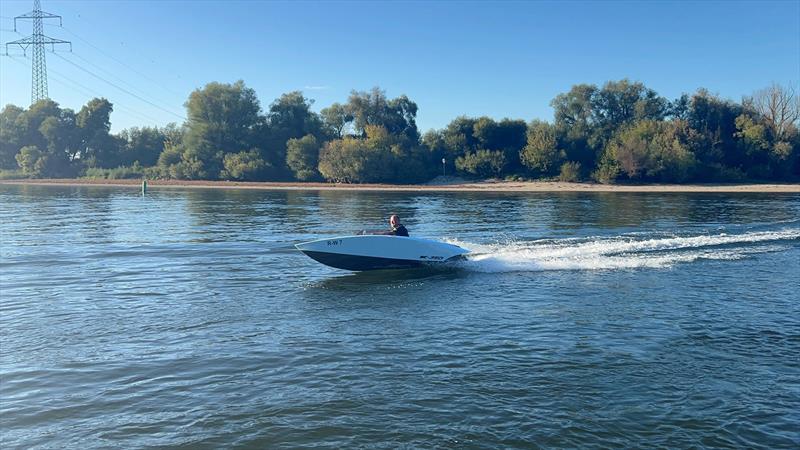 The Kaiser Jet in action - photo © Molabo