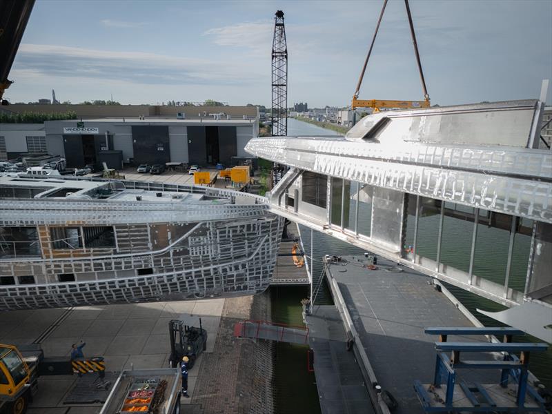 Van der Valk - Project ZEN - Raised pilothouse 48m marriage - photo © Demi van Loon, Framedit.nl