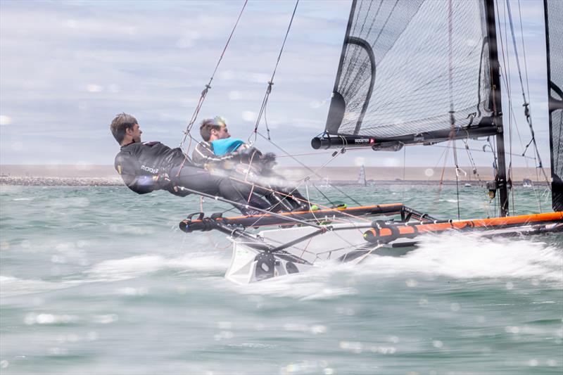 RS800 Twin Trapeze Blur - photo © Digital Sailing