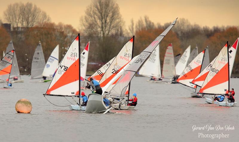 Leigh & Lowton Tipsy Icicle Week 1 - photo © Gerard van den Hoek