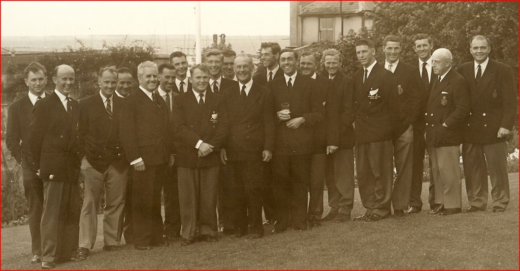 International 14 Ft. Dinghy Team Races in Cowes, Isle of Wight, UK. 1958 L-R: Gerald Parks, Geoff Smale (NZ), Bud Whittaker, CAN), “Bungy” McCrae (NZ), Uffa Fox (UK), Harry Jemmet (CAN), Jim Stephens (CAN), Ian Pryde (NZ), ???, Bruce Kirby (CAN), Stewart Morris (UK), Michael Pope (UK), Mike Peacock (UK), Ray Simich (NZ), Keith Shackleton (UK), Ralph Roberts (NZ), Doug Roberts (CAN), Ron Watson(NZ), Harvey Bongard (CAN),  Paul Henderson (CAN) - photo © SW