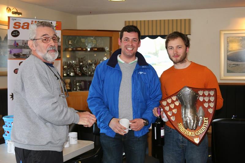 Peter Maidment presents the Shustoke Gauntlet to Pete Gray and Richard Pepperdine - photo © Brenda Hoult