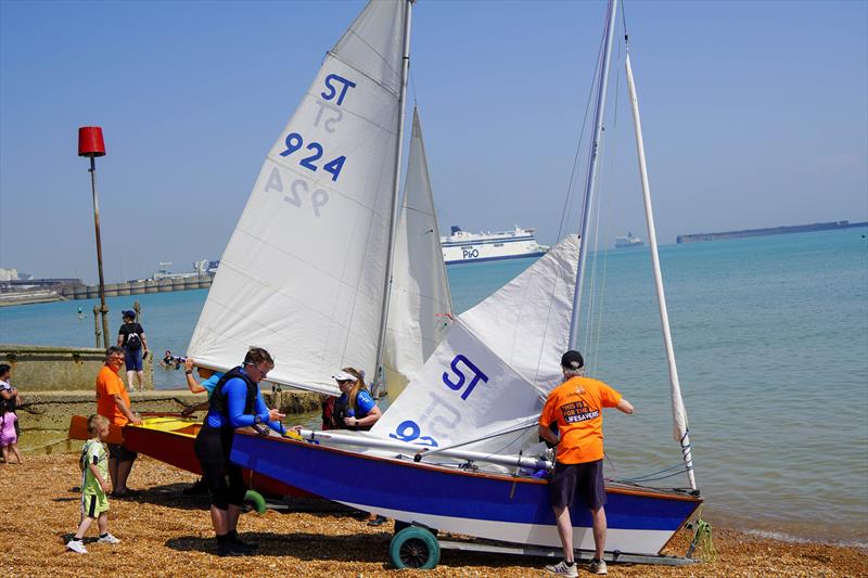 SigneT60 - Dover to Calais - photo © Lucy Nicholson & Tom Field-Stevens