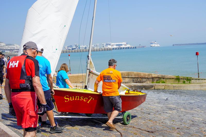 SigneT60 - Dover to Calais - photo © Lucy Nicholson & Tom Field-Stevens