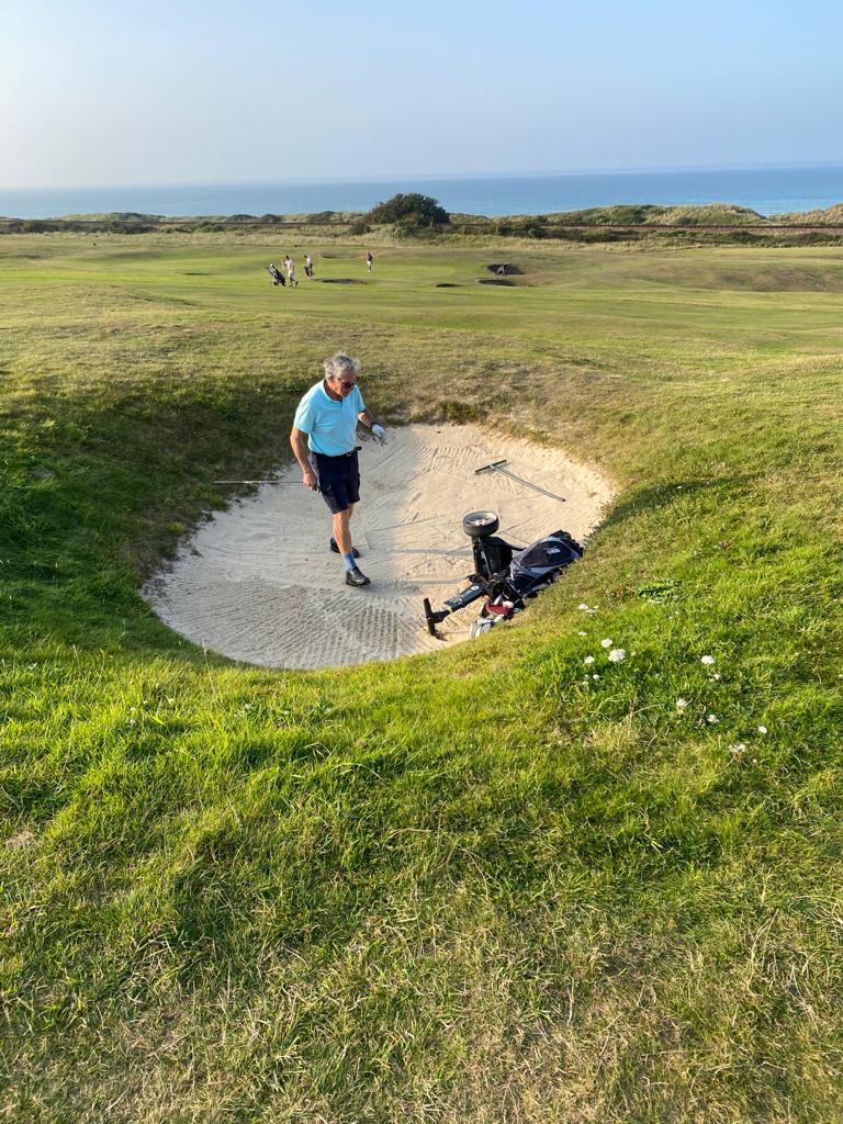 Roger Lumby capsizes his golf trolley at the Rooster Solo National Championship - photo © Will Loy