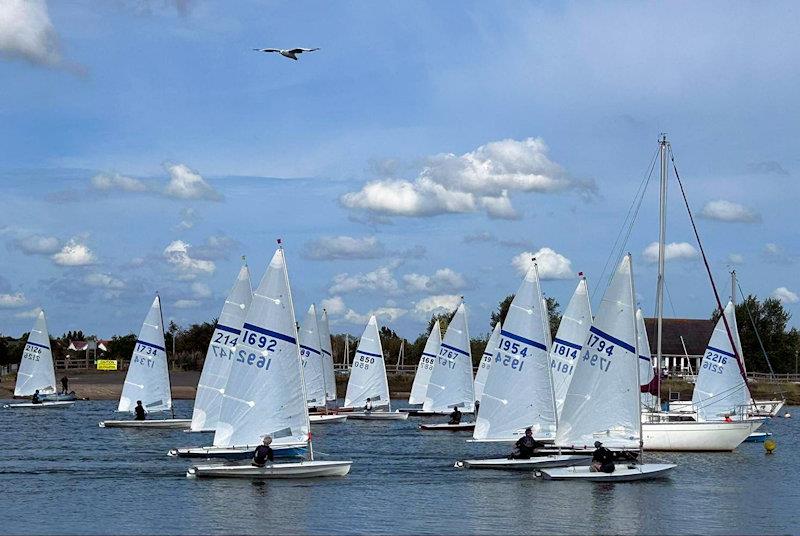 Competitive racing at the Up River Streaker Open - photo © Helen Rees