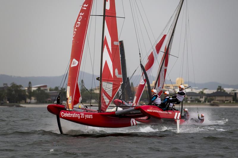 tech2 and IDintranet go at it. - photo © Andrea Francolini