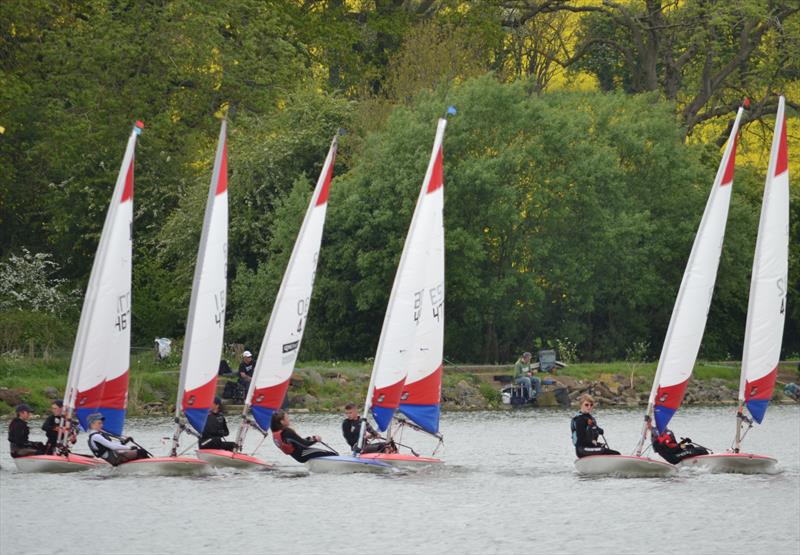 Topper Midland Travellers at Banbury photo copyright V Turnbull taken at Banbury Sailing Club and featuring the Topper class