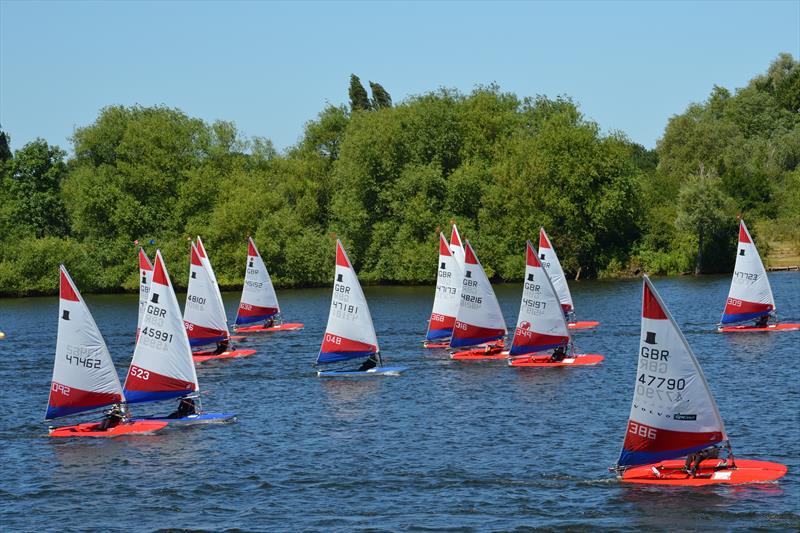 The fleet chasing down Will Thomas during Topper Midlands Traveller Round 4 at Swarkestone - photo © Victoria Turnbull