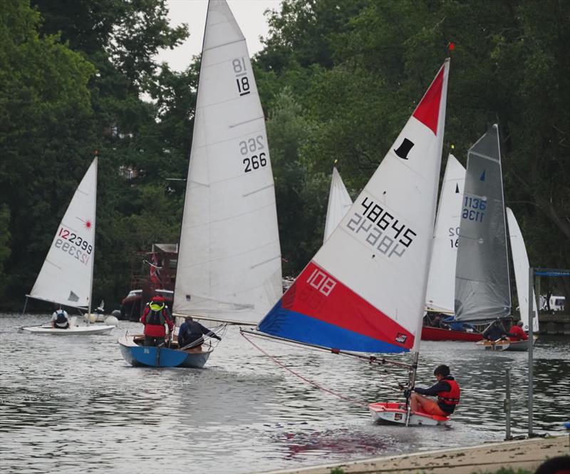 A mixed fleet during Tamesis Club's Thursday evening series - photo © Carolyne Vines