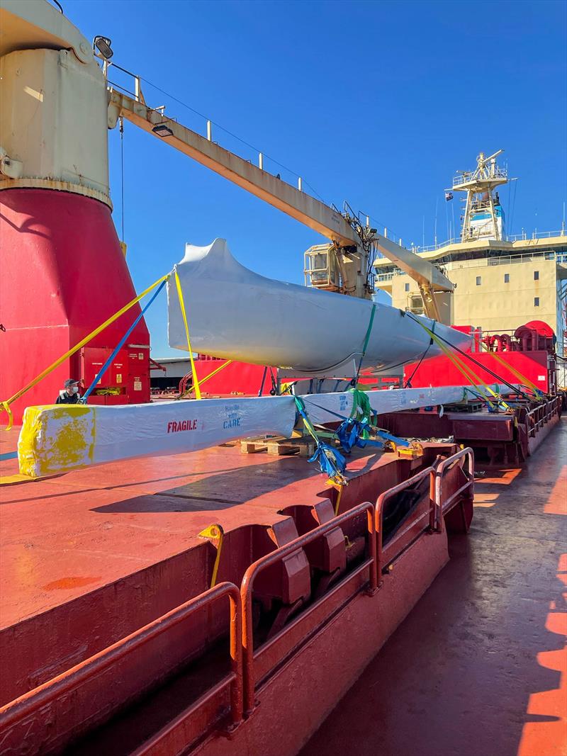 TNL Pindar get the ILC52 Caro safely loaded at Tauranga in the lockdown photo copyright Richard Thorpe taken at Royal New Zealand Yacht Squadron and featuring the TP52 class