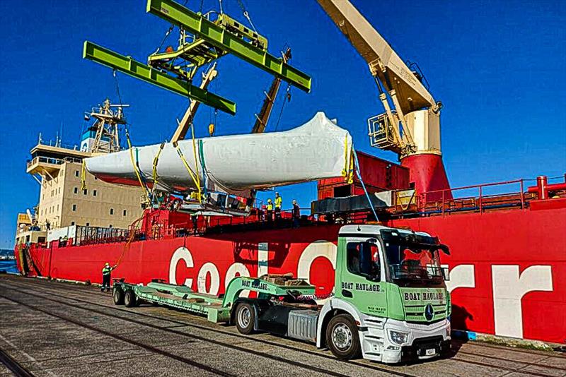 TNL Pindar get the ILC52 Caro safely loaded at Tauranga in the lockdown photo copyright Richard Thorpe taken at Royal New Zealand Yacht Squadron and featuring the TP52 class