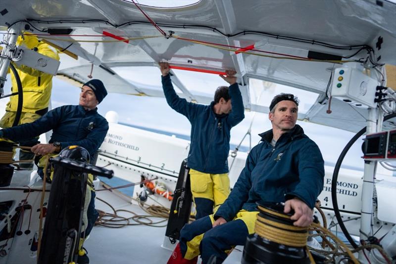 Maxi Edmond de Rothschild and her crew - Jules Verne Trophy - photo © Yann Riou / Polaryse / Gitana SA