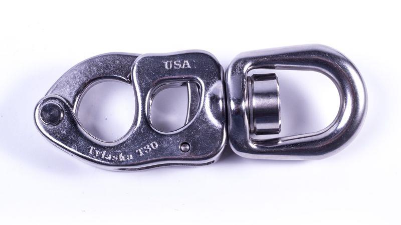 Tylaska Snap Shackle - closed - photo © upffront.com