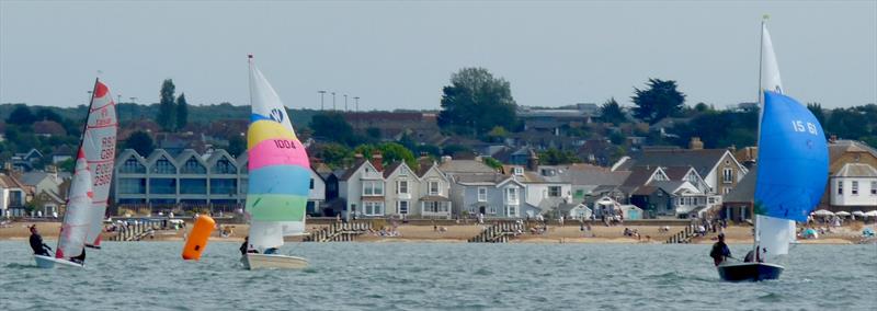 Richrd Maltby leads Ian Simpson during the Wanderer Nationals 2026 at Whitstable - photo © Matthew Young
