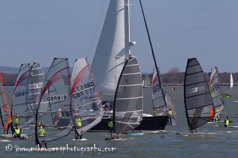 2016 Round Hayling Island Race - photo © Mike Owens / www.mikeowensphotography.com
