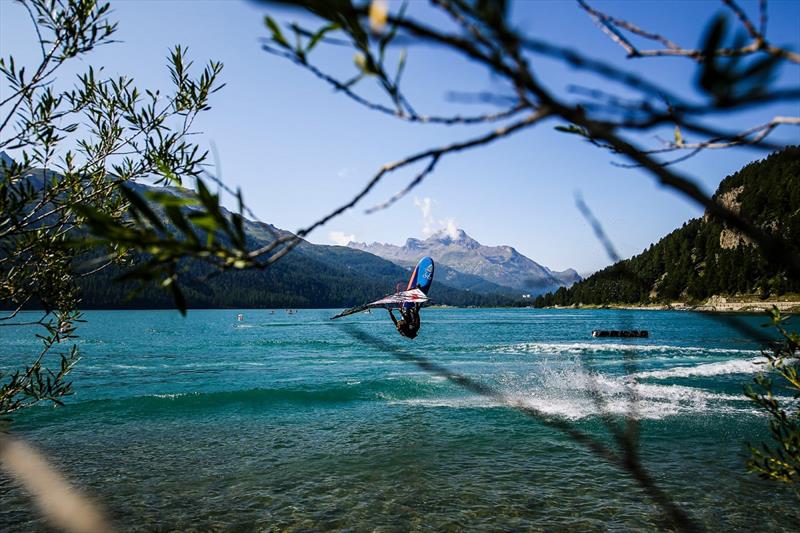 Lennart Neubauer rotating through a Kabikuchi - a regular stance move prompted by the newly introduced Regular category - Vanora Engadinwind by Dakine 2021 - photo © Energysailing / Engadinwind 2021