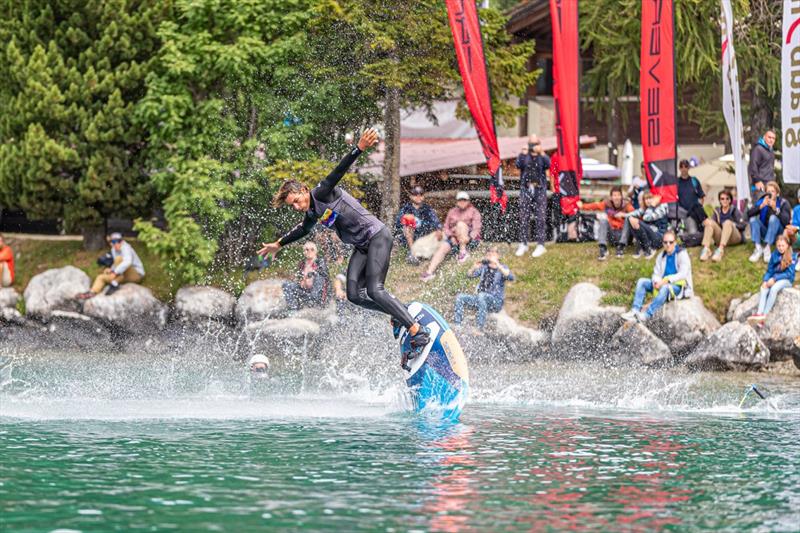 Lennart Neubauer smartly removing the hardest part of an air jibe - the handwork - Vanora Engadinwind by Dakine 2021 - photo © Emanuela Cauli