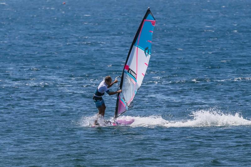To complete the move, finish like a Flaka or Upwind 360 by bending your knees, waiting for the board to slide before opening the clew and finally stopping the rotation by bringing the sail back up in front of you. - photo © Tricktionary
